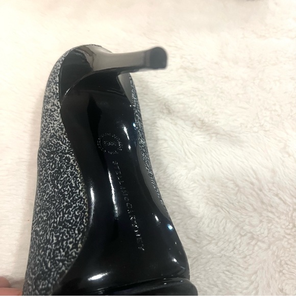 STELLA MCCARTNEY PUMPS/ HEELS SIZE 38.5 NAVY/BLACK PRINTED PUMPS - Picture 16 of 16
